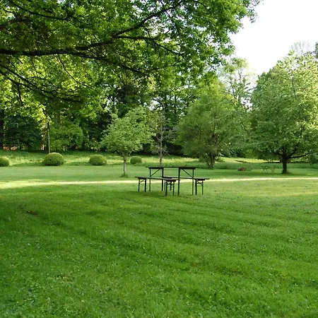 Dans Un Domaine Historique *