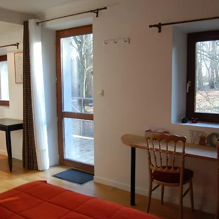 Dans Un Domaine Historique * שוברוז